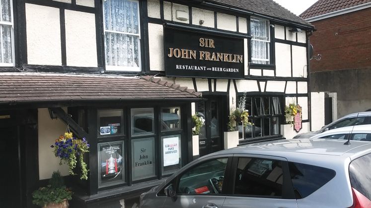 Průčelí restaurace "Sir John Franklin" v Greenhite. Foto: Radouch