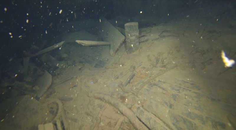 Soubor:Parks-canada-hms-erebus-engine.jpg